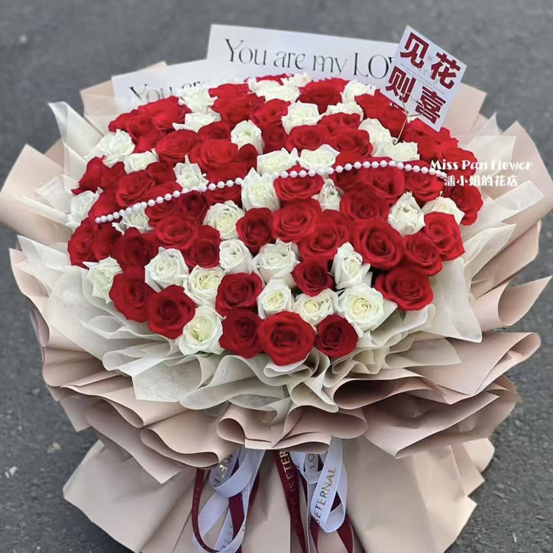 99朵红玫瑰白玫瑰混搭送爱人送女友生日鲜花
